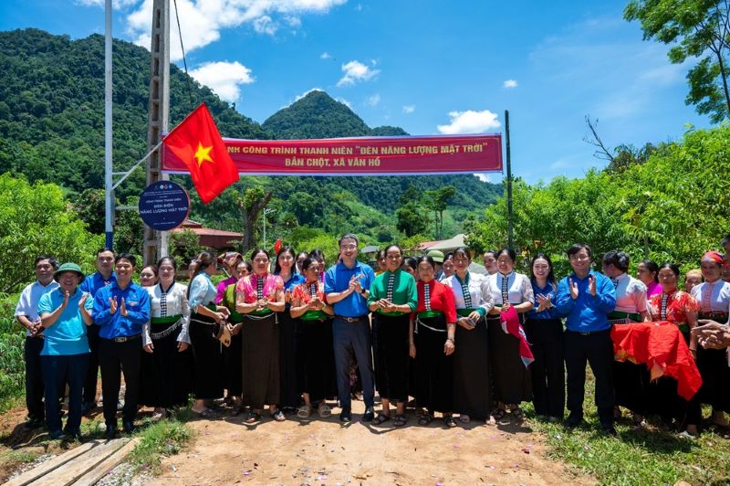 Hành trình “Ánh sáng xanh” thắp sáng mọi nẻo đường Việt Nam